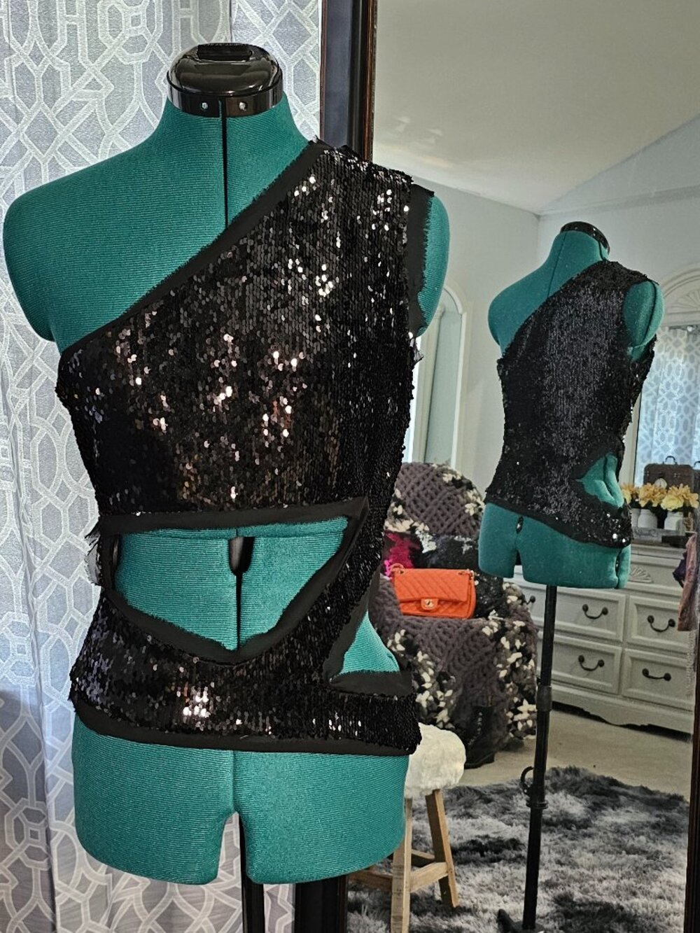 KHY Black Sequin Cut‑Out Crop Top – Size M – NWT